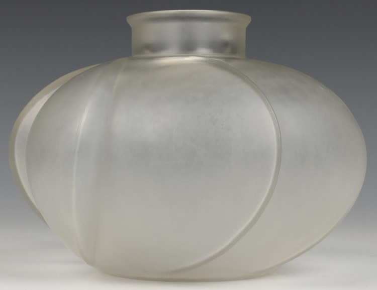 R. Lalique Perigord Vase