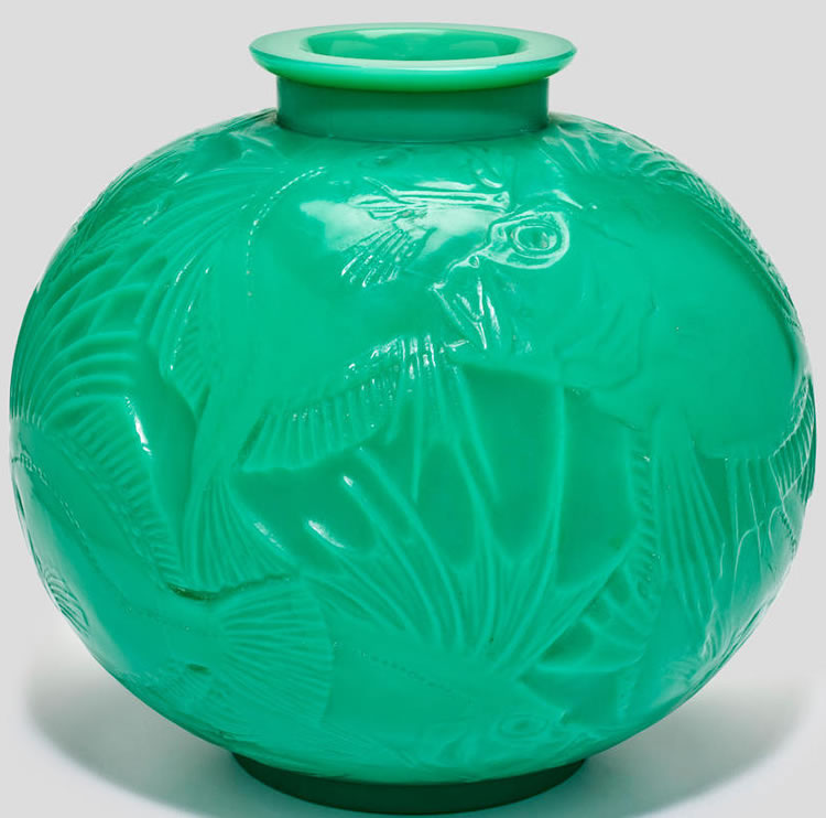 R. Lalique Poissons Vase 2 of 2