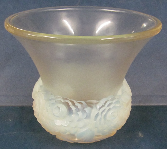 R. Lalique Renoncules Vase 2 of 2