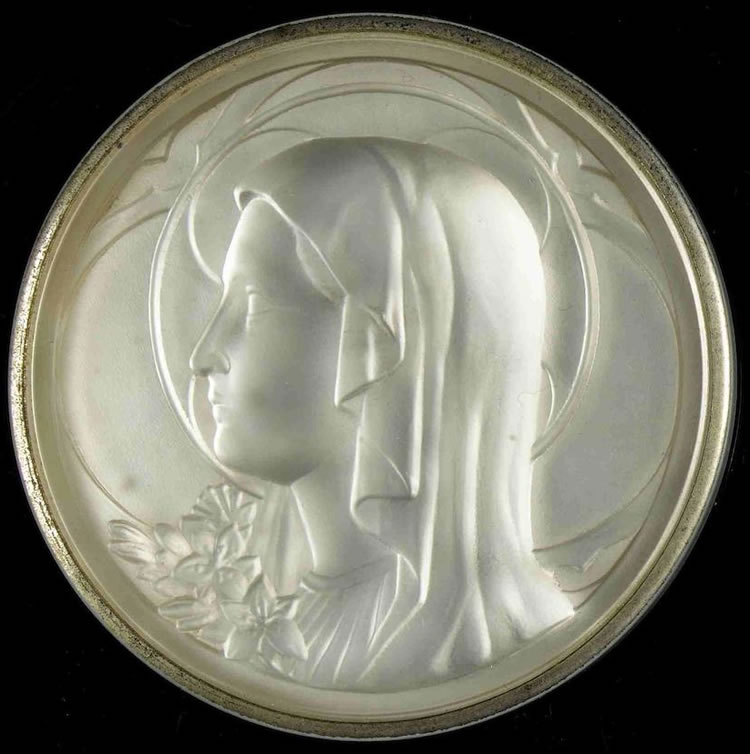 R. Lalique Vierge Marie Medallion