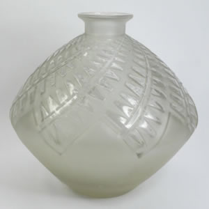 Lalique Vase Montargis