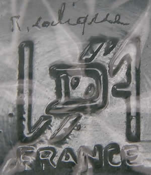 VDA FRANCE Signature On A Vases Coupe-Plate With A Later R. Lalique Forgery Scratched In