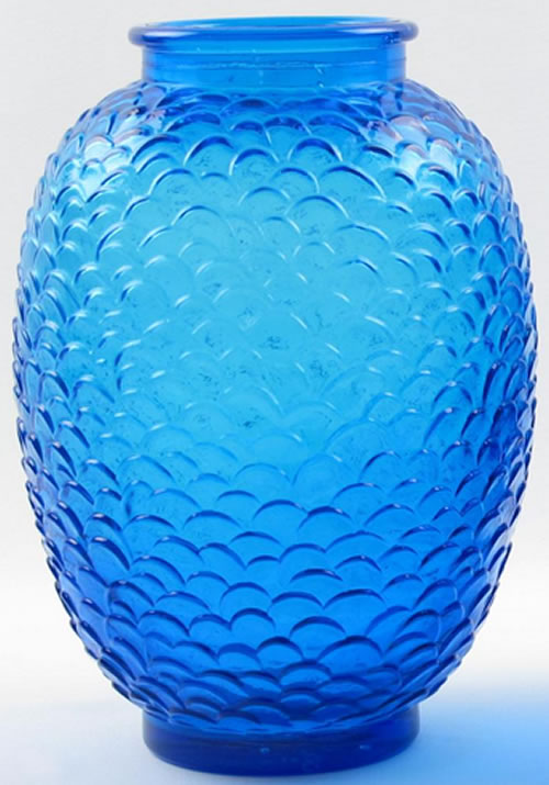 Ecailles Vase Loose Copy With Rim In Blue Glass Side View